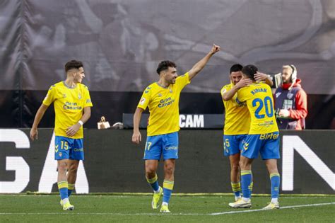 Barcelona Maintains Form: 2-0 Las Palmas